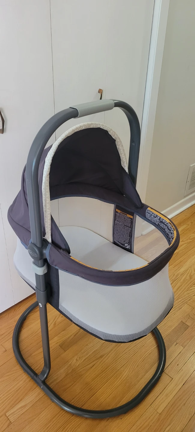 Graco Portable Bedside Bassinet - photo 2