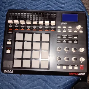 Akai Professional MPD32 USB MIDI Controller