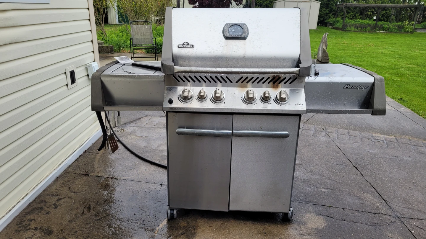 Napoleon Prestige Propane BBQ Grill