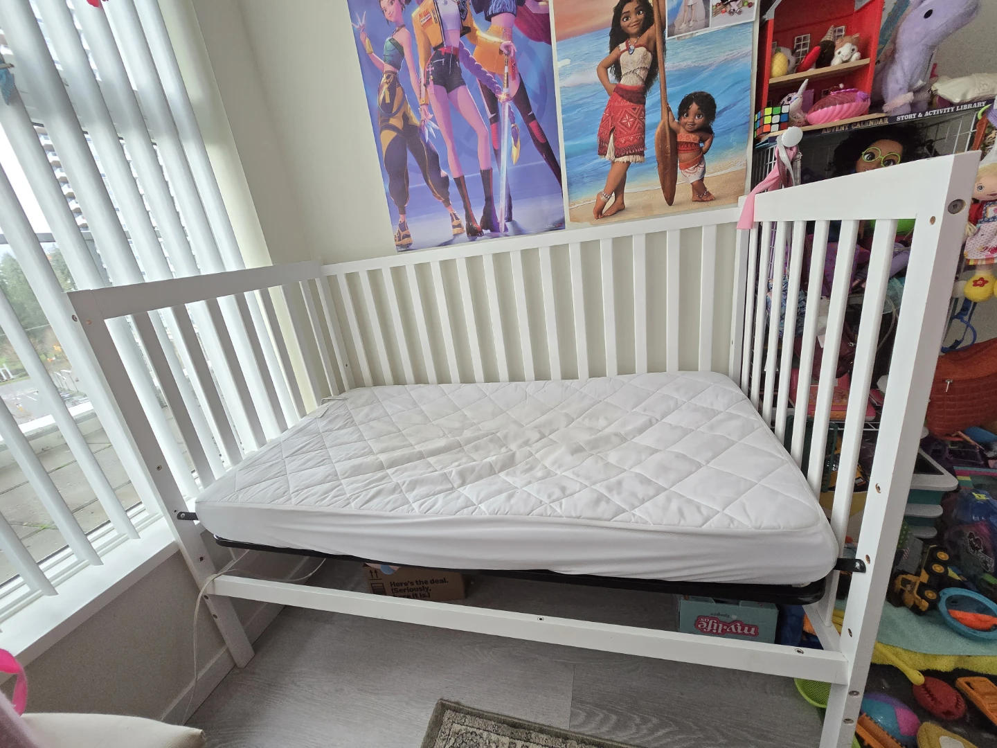 White Baby Crib with Mattress - photo 2