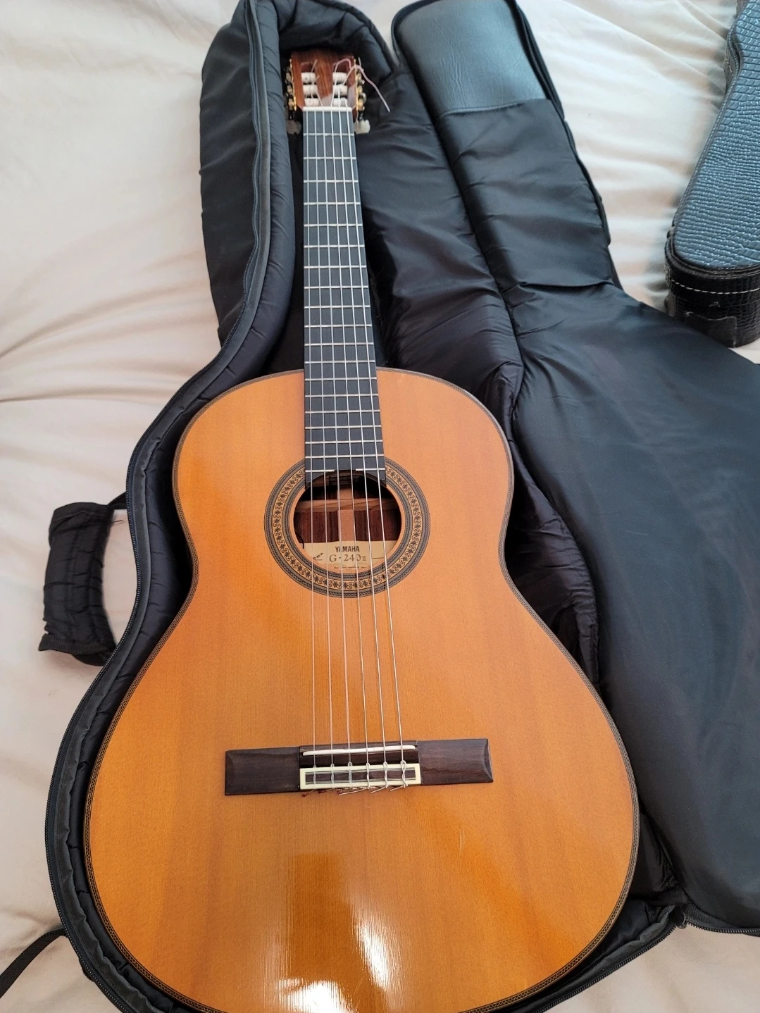 Yamaha G-240II Classical Guitar with Gig Bag - photo 3