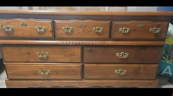 Wooden Dresser with 8 Drawers