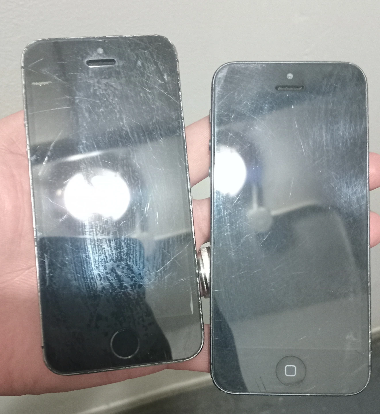 Apple iPhone 5s (2 phones) both for $20 - photo 2