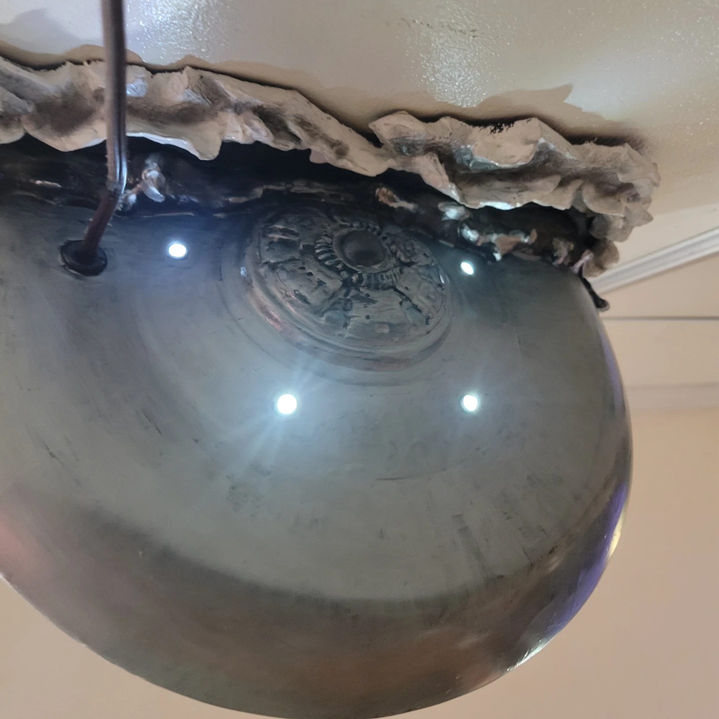 UFO Wall Decor with Lights - photo 5