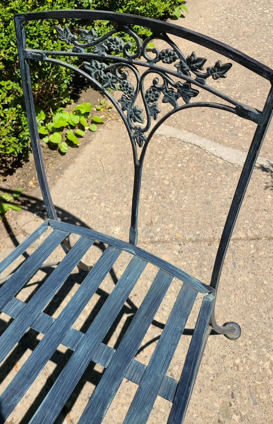 2 Metal Patio or Indoor Dining Chairs Nice Detail *Like New! - photo 5