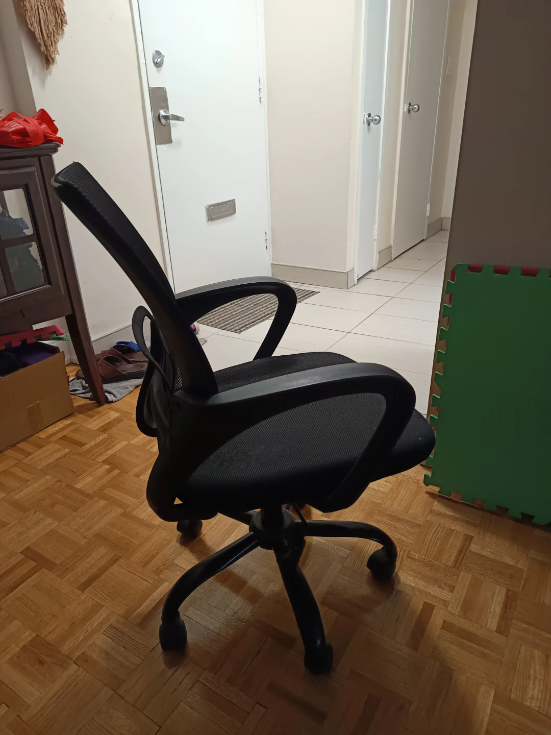 Black Mesh Office Chair - photo 2