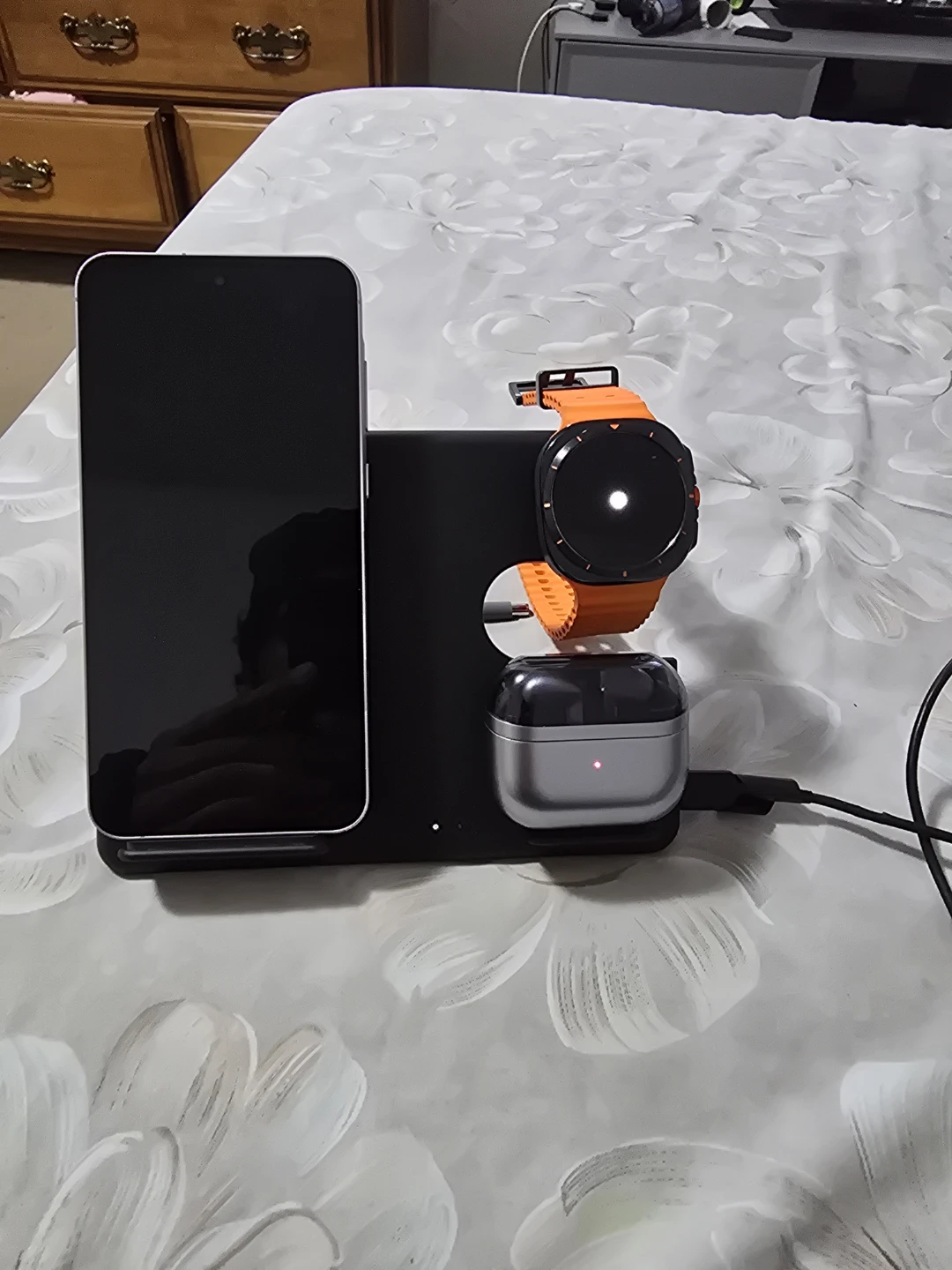 HOCO 3-in-1 Wireless Charging Station