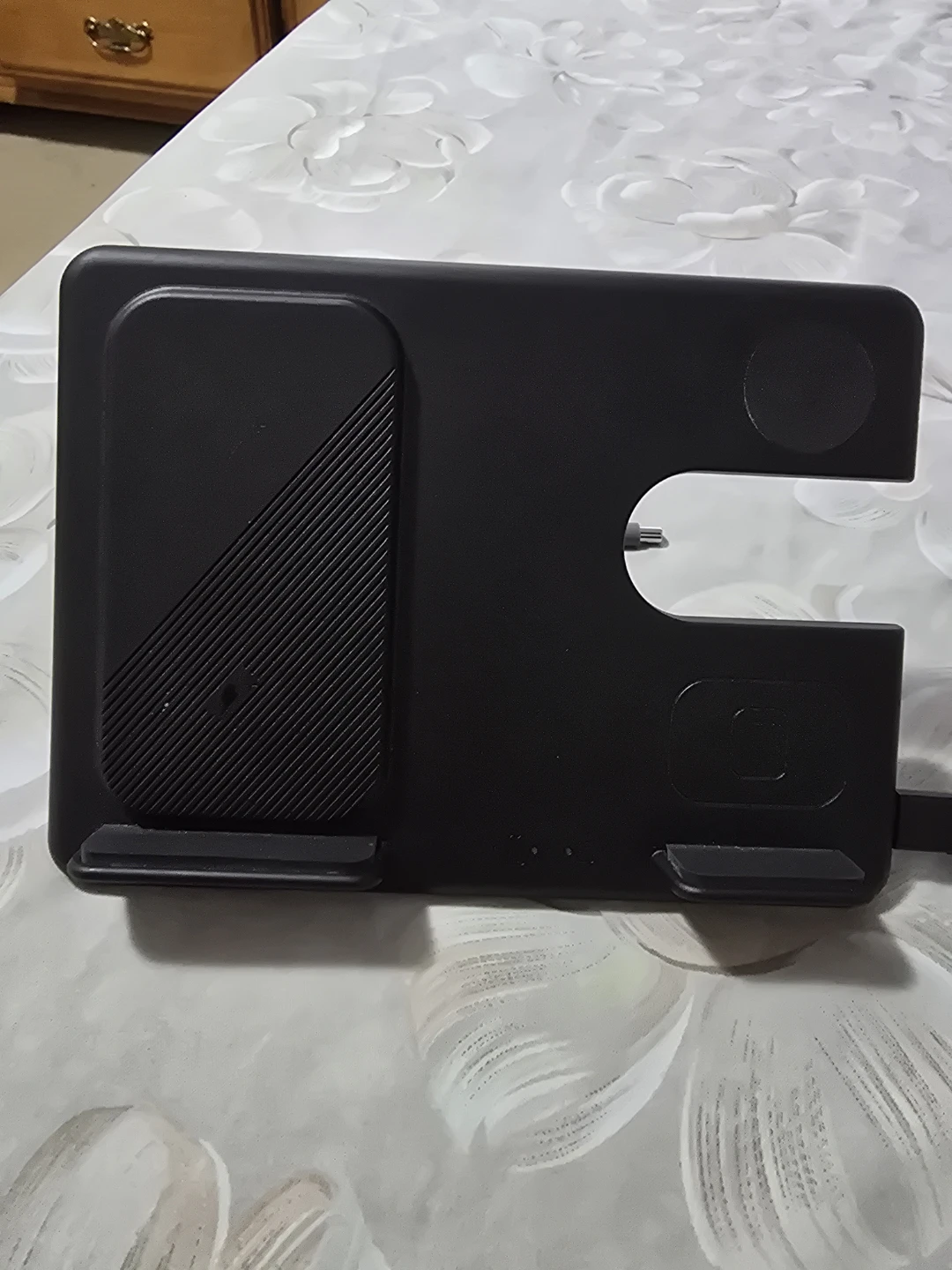 HOCO 3-in-1 Wireless Charging Station - photo 3