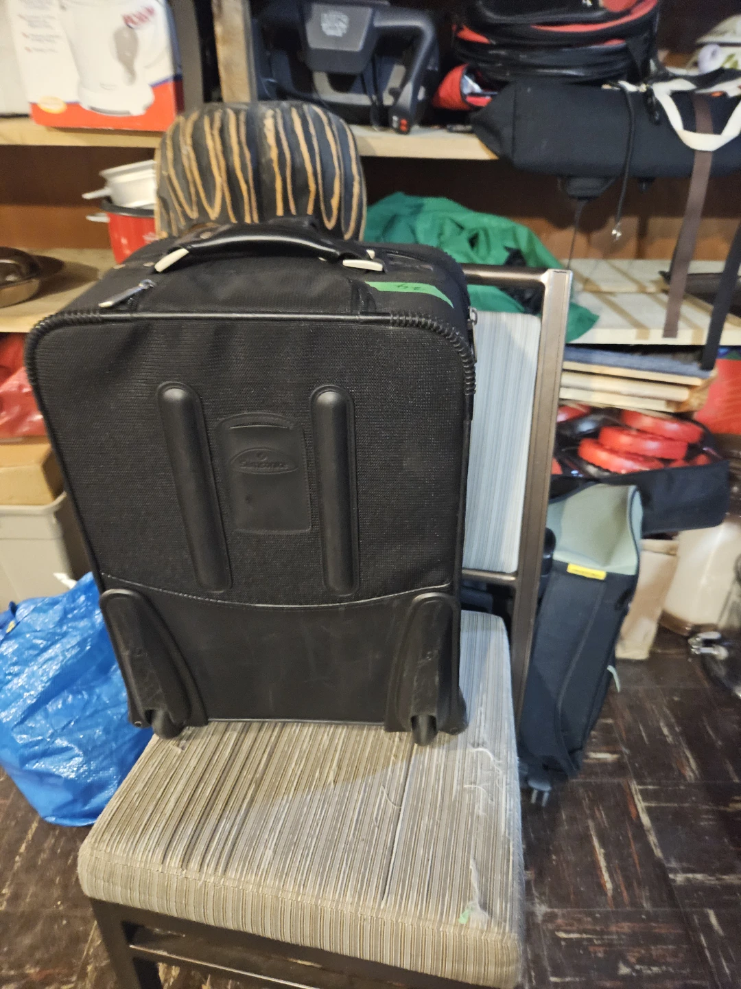 Black Samsonite Rolling Suitcase - photo 2