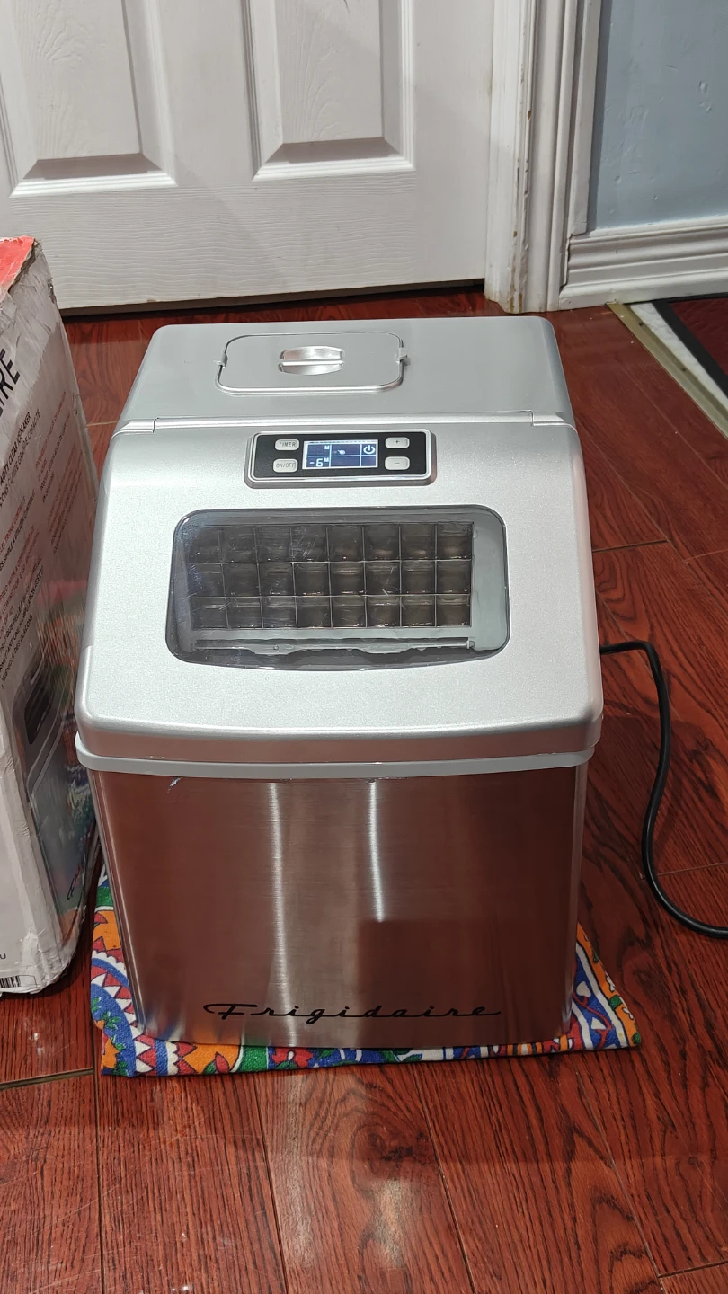 Frigidaire Extra Large Capacity Clear Ice Maker - photo 2