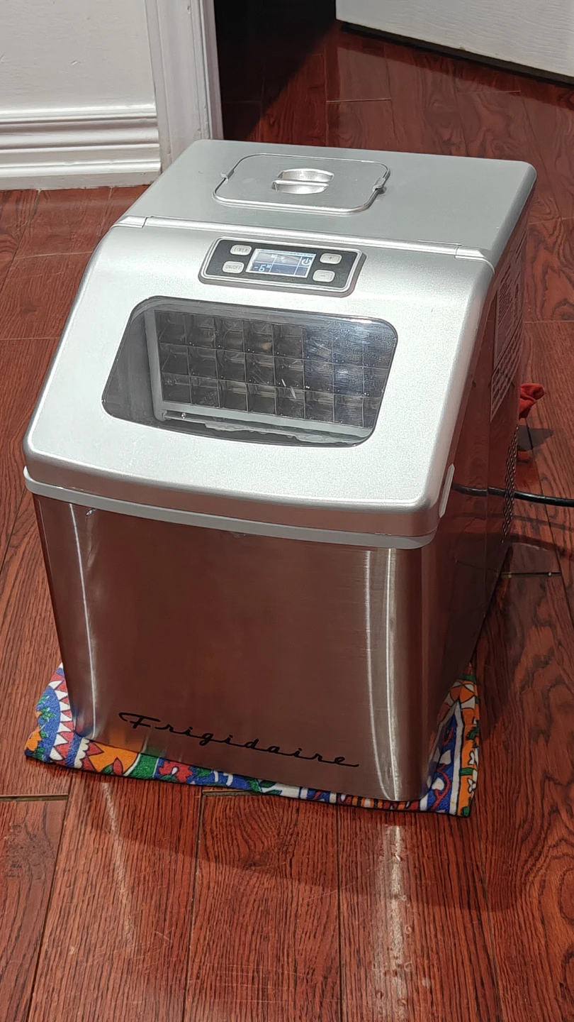 Frigidaire Extra Large Capacity Clear Ice Maker - photo 3