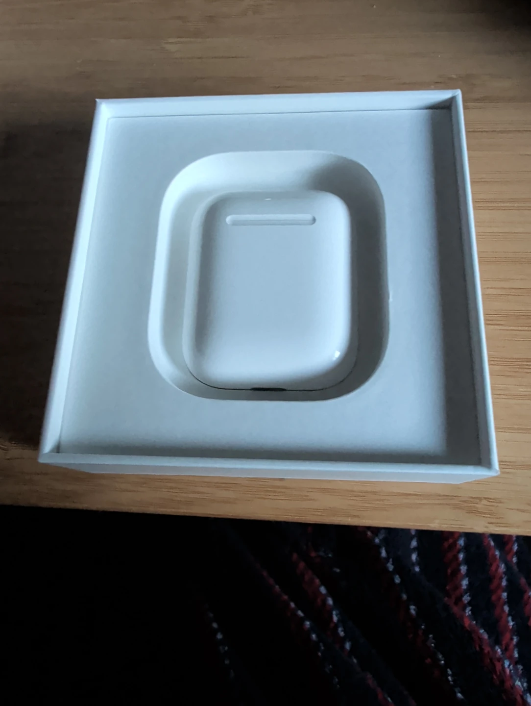 Apple AirPods with Charging Case (2nd Generation) - photo 2