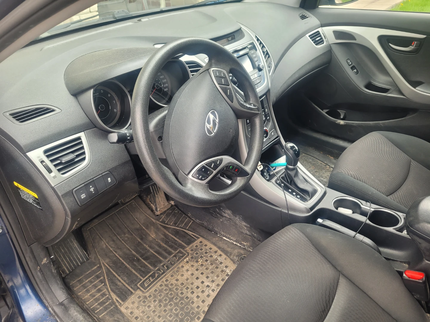 Blue Hyundai Elantra - photo 3