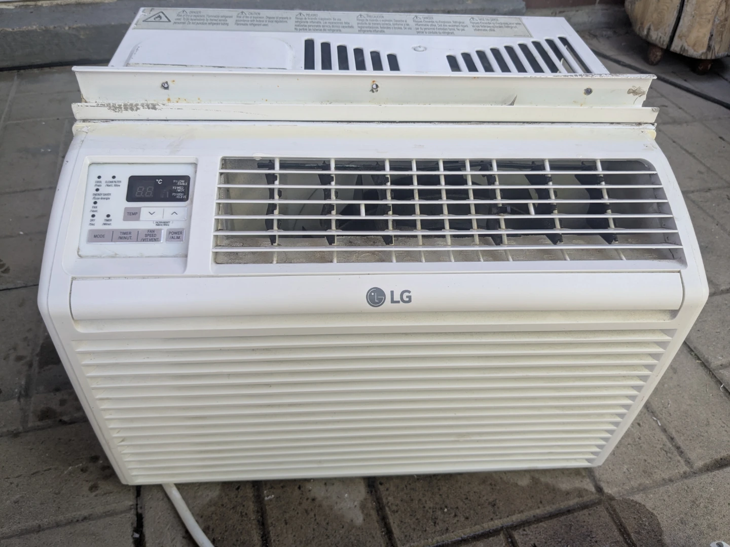 "LG Window AC – Blows Ice Cold - photo 3