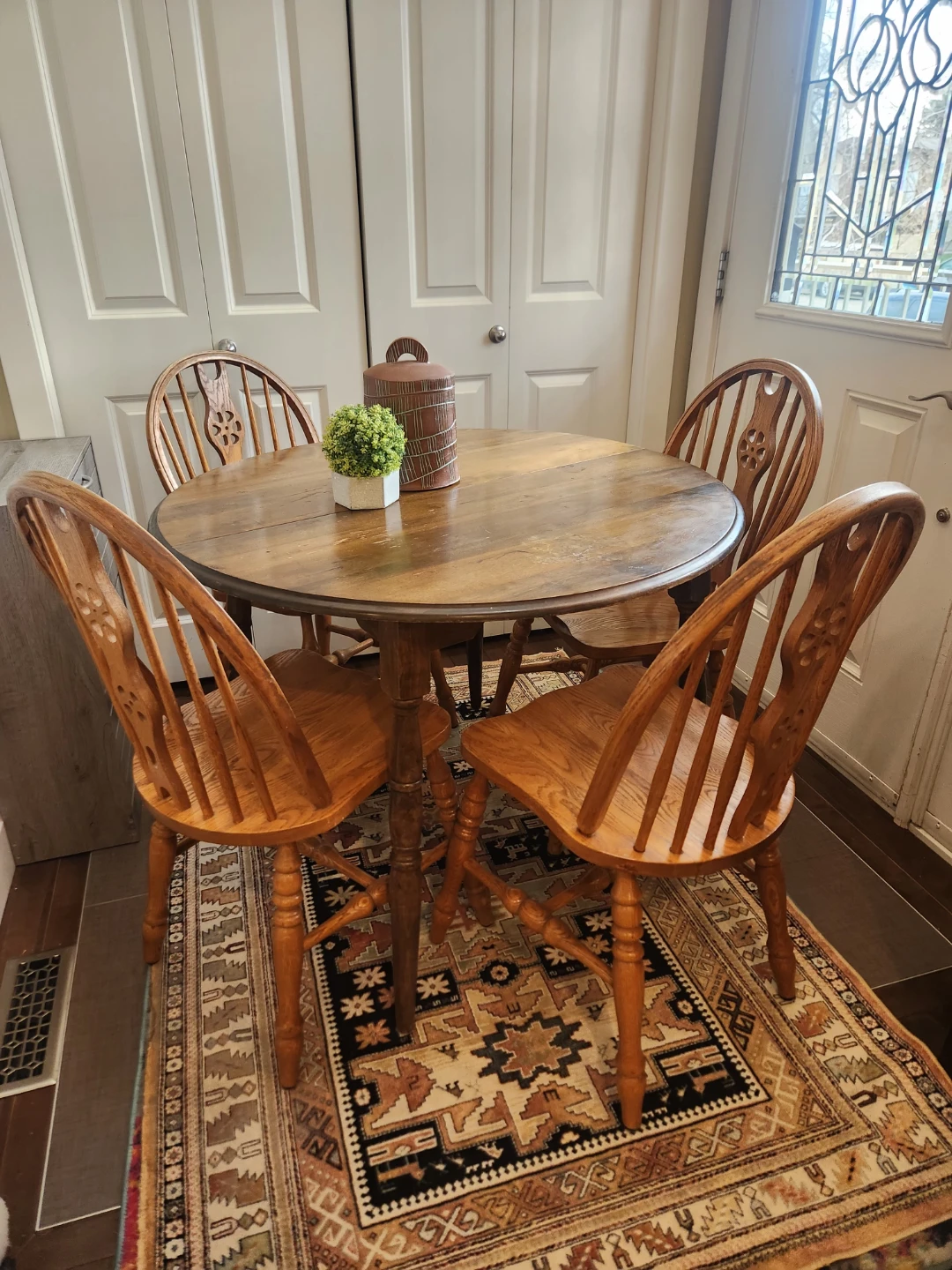Vintage  Round Dining Table with 4 WHEELBACK Chairs