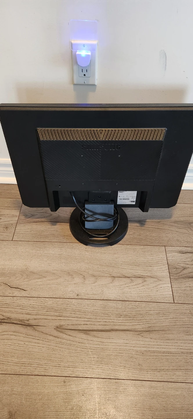 Samsung SyncMaster 2333SW Monitor - photo 2