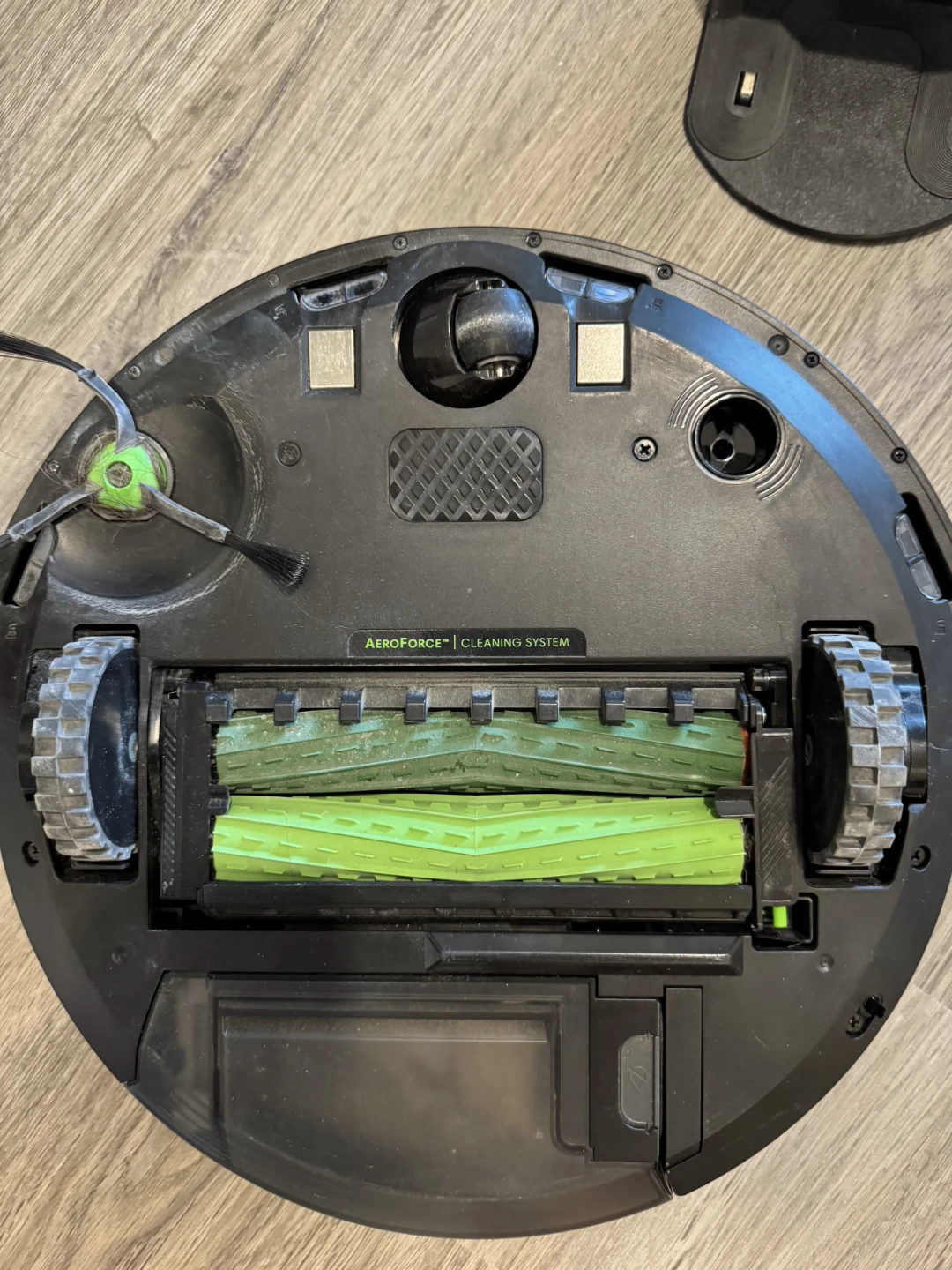 iRobot Roomba i4 Robot Vacuum with Charging Dock - photo 3