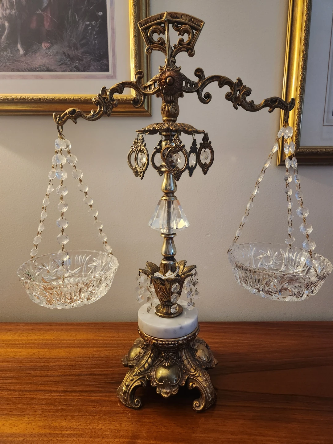 Balance scale