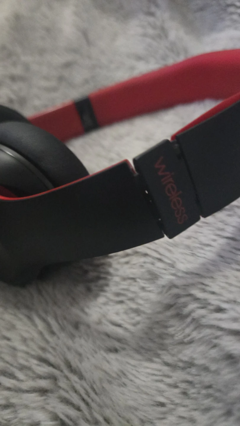 Beats Solo3 dr dreWireless Headphones - Red/Black - photo 4