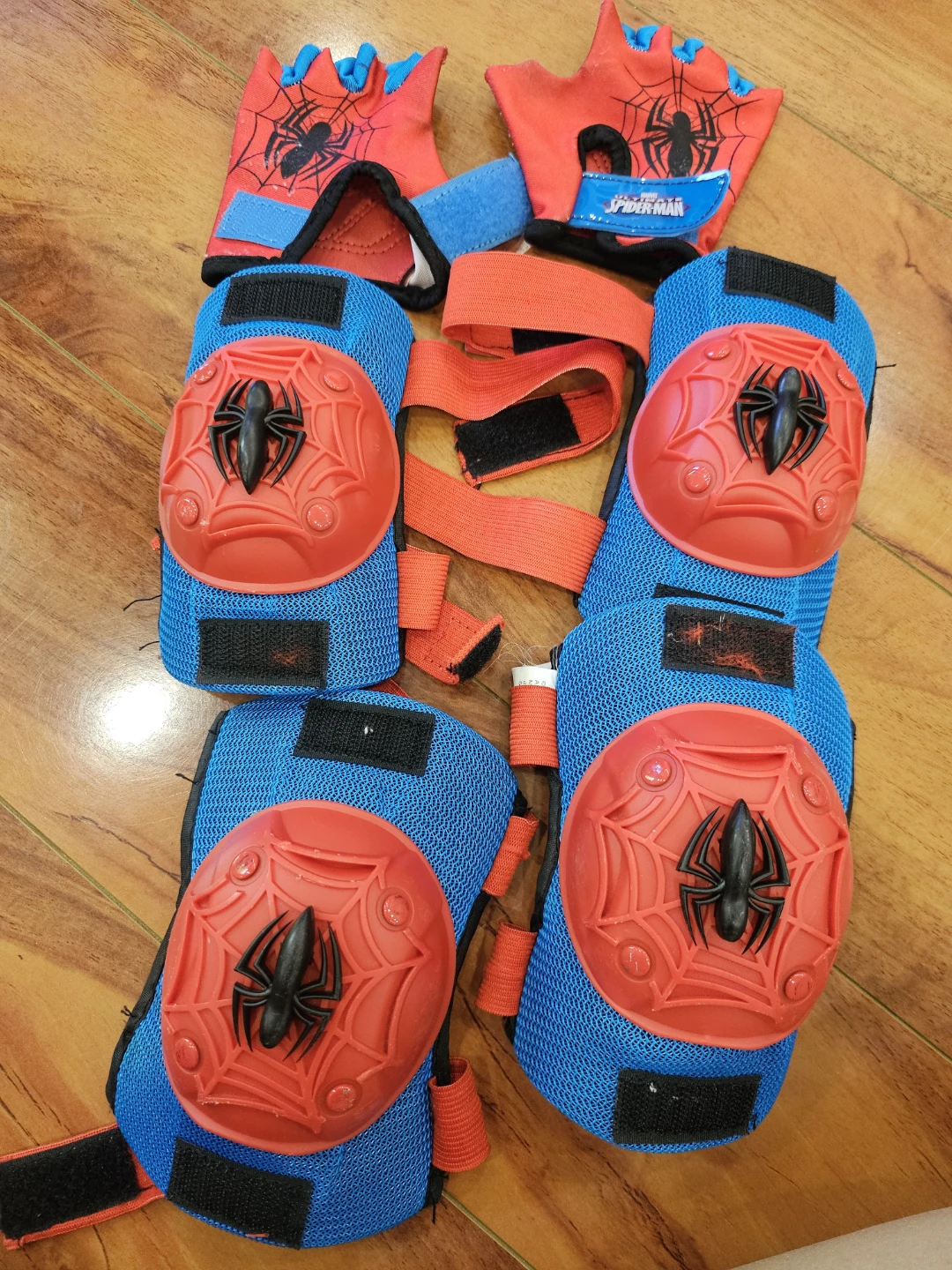 Spider-Man Knee and Elbow Pad Set with Gloves
