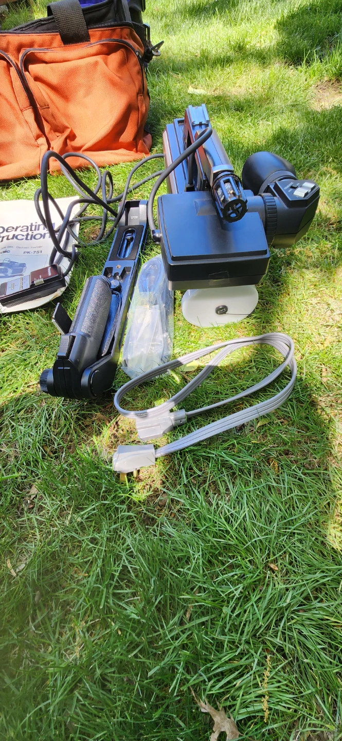 Panasonic PK-751 Color Video Camera with Accessories and Bag - photo 2