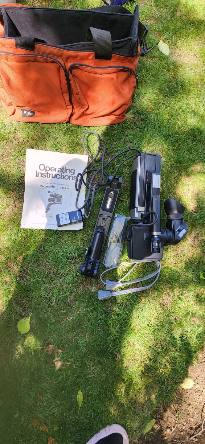 Panasonic PK-751 Color Video Camera with Accessories and Bag - photo 5