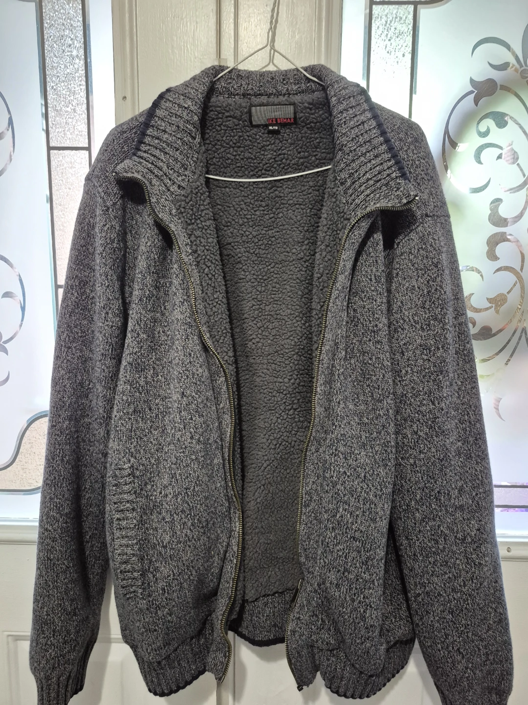 Like new..Men's Zippered Sweater - XL/TG