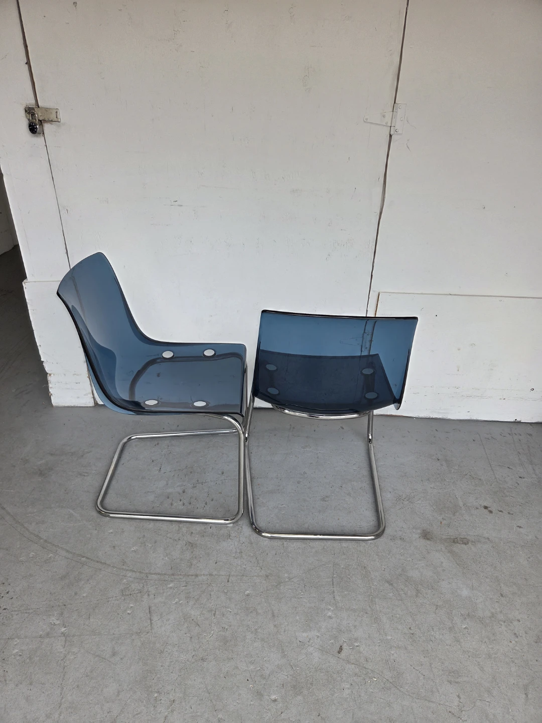 Set of 2 Blue Acrylic Cantilever Chairs - photo 4