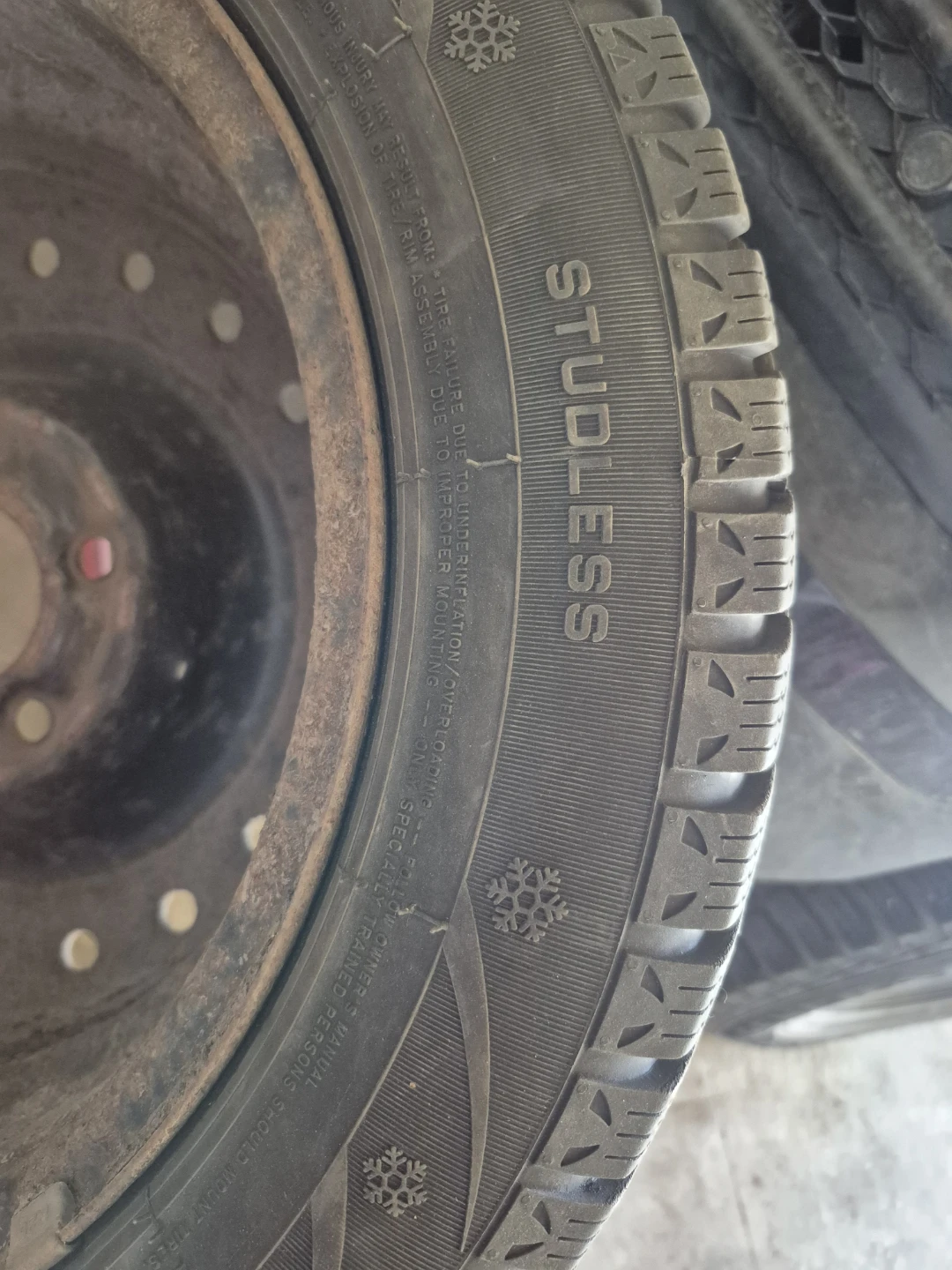 Mirage MR-W562 Studless Winter Tire 195/55R15 85H - photo 2