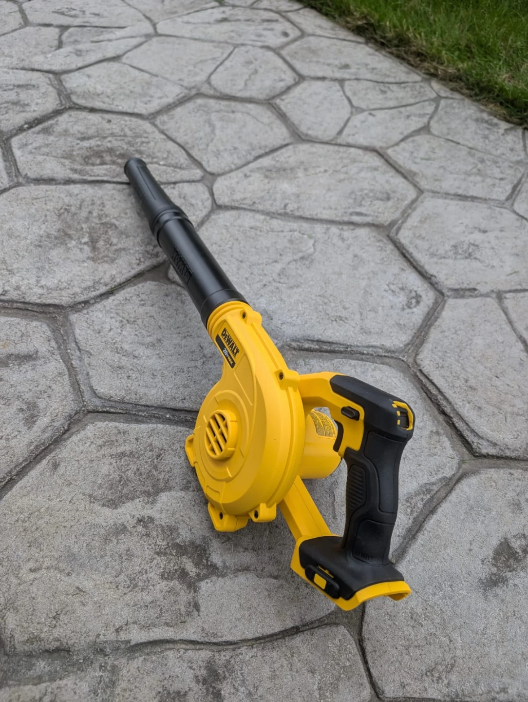 DCE100 20V MAX* Cordless Compact Jobsite Blower - photo 3