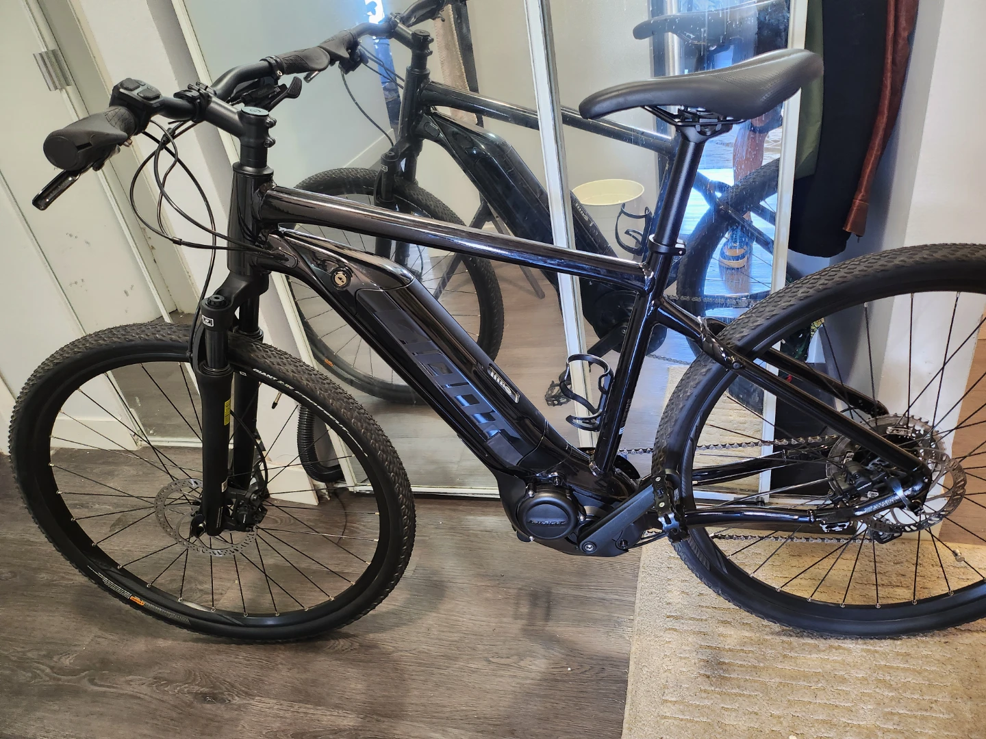 Giant Explore E+ Electric Bike