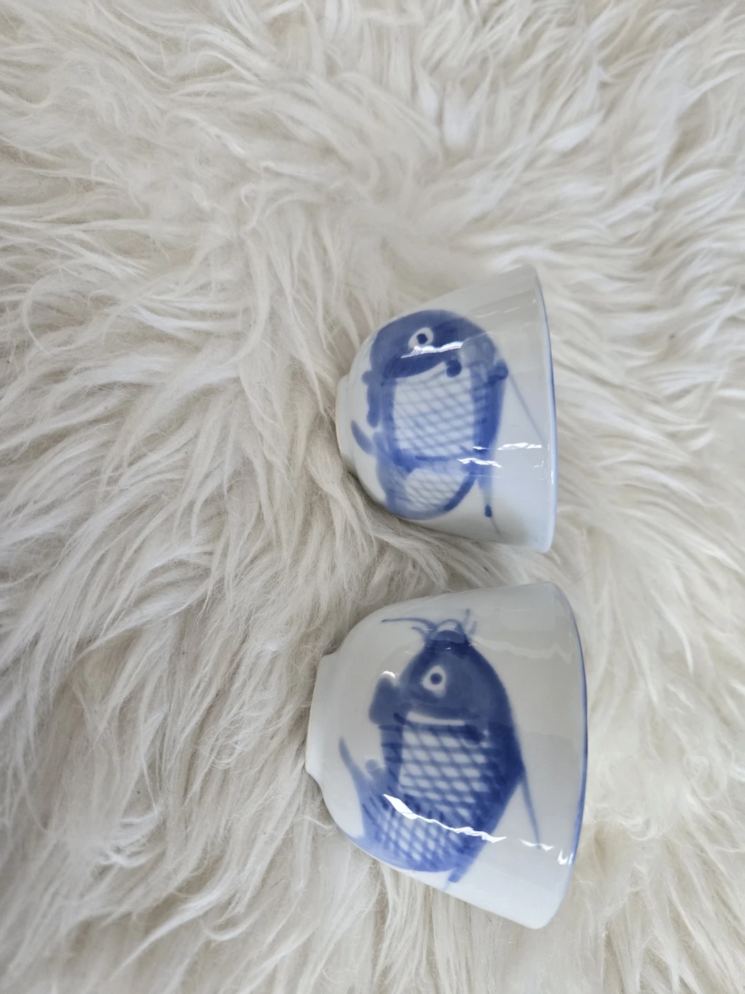 Set of 2 Blue & White Ceramic Cups with Fish Design - photo 2