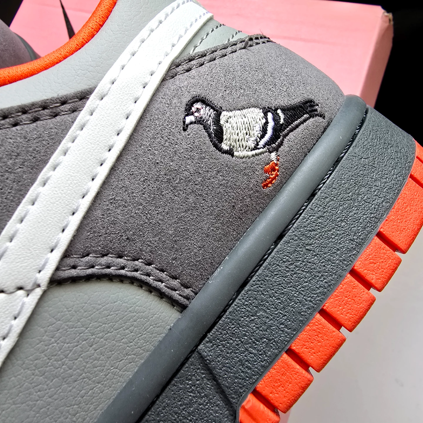 Brand new Nike Dunks NYC Pigeon special sneakers sale - photo 4