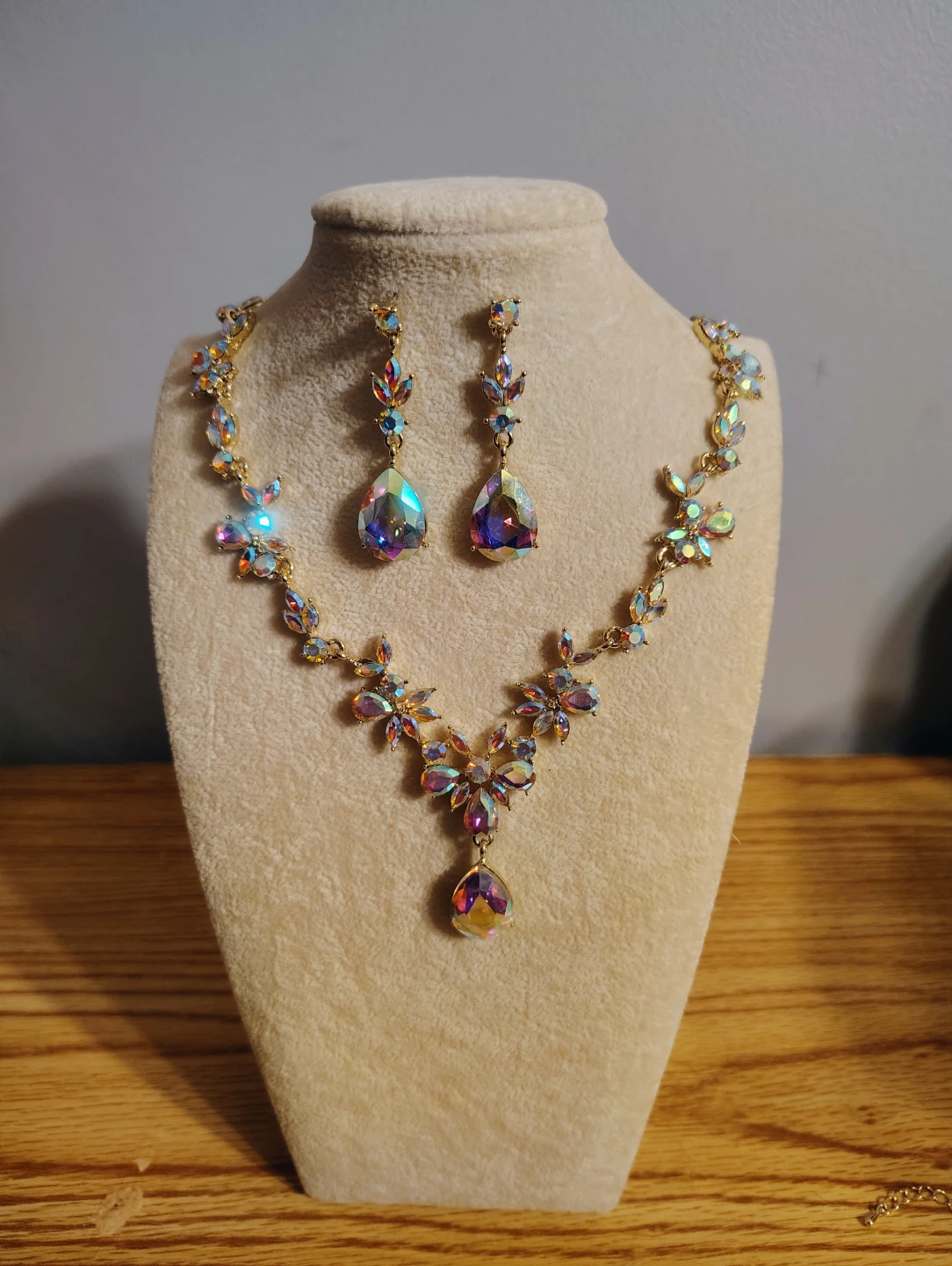BiBeary Jewelry Collection Necklace Earrings Bracelet Set