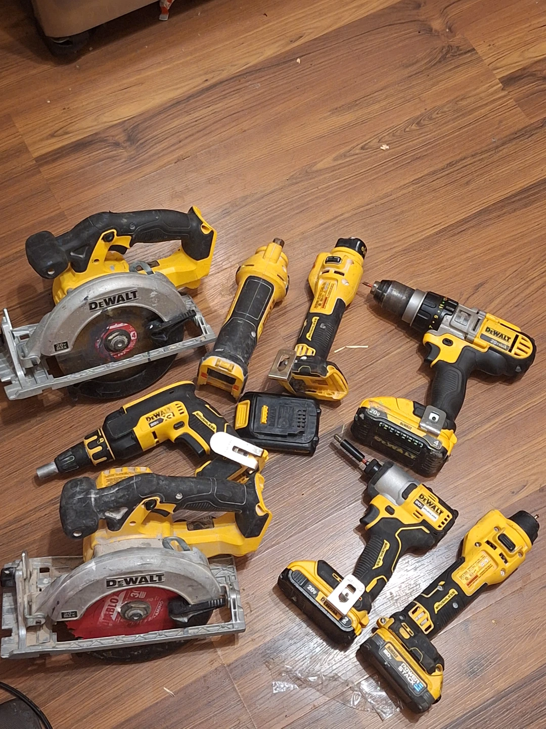 7 Piece DeWalt 20V Cordless Power Tool Set with Batteries