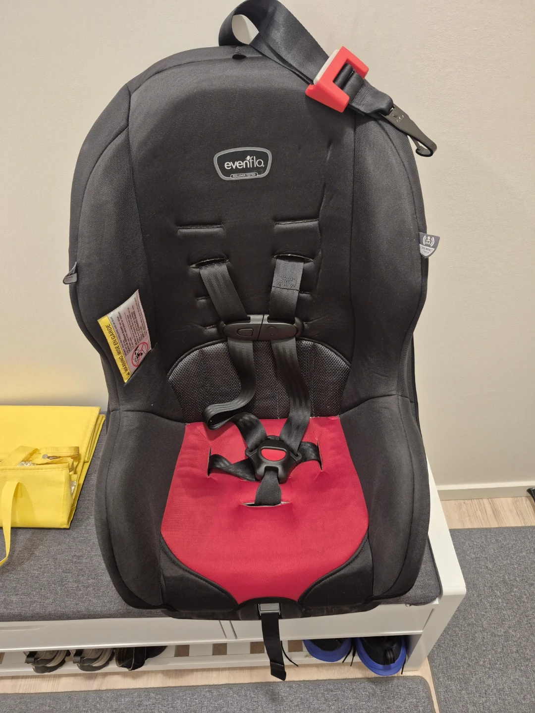 Evenflo Child Car Seat in Grandparents car. - photo 2