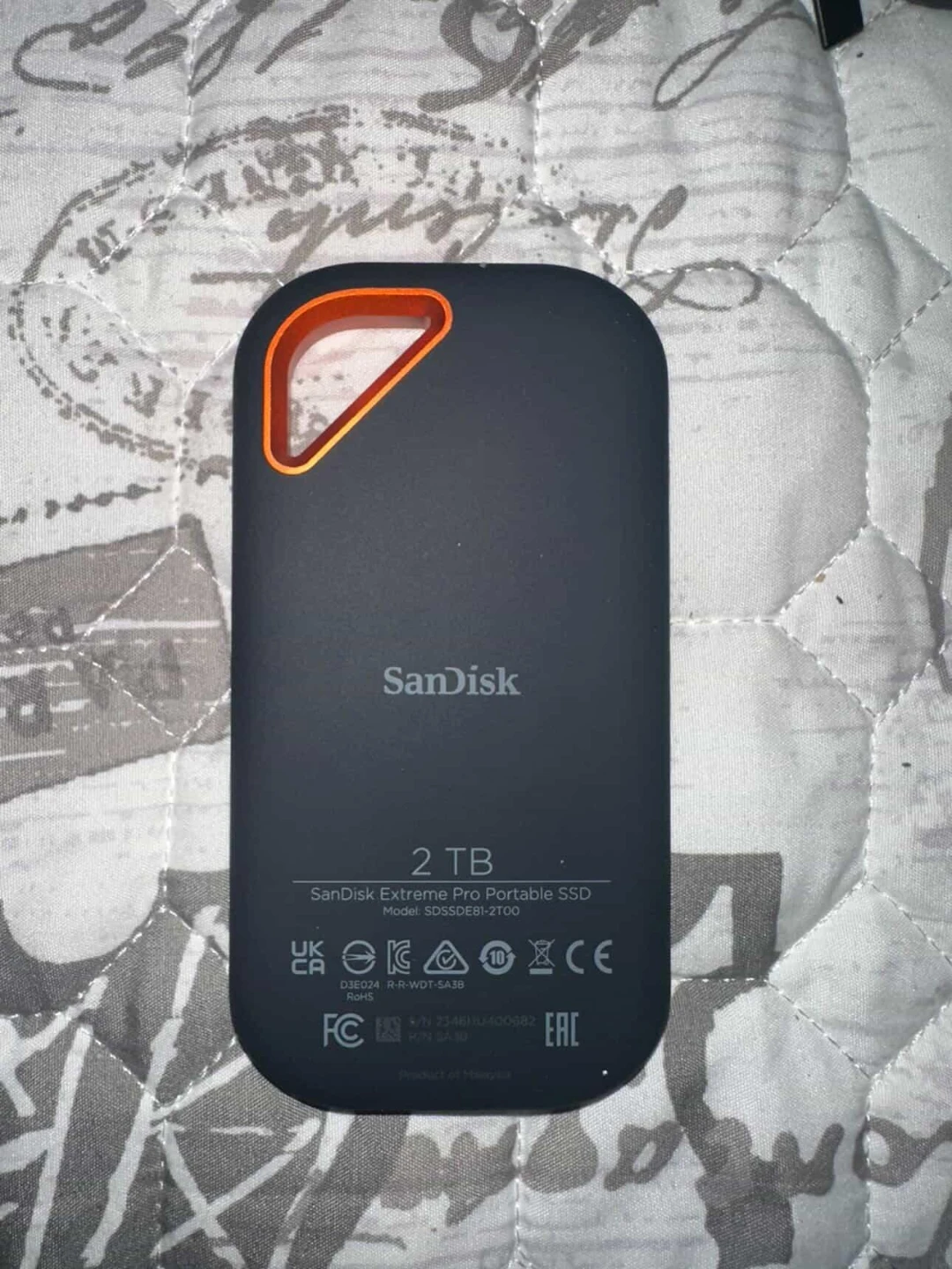 SanDisk 2TB Extreme Pro Portable SSD with Case - photo 2