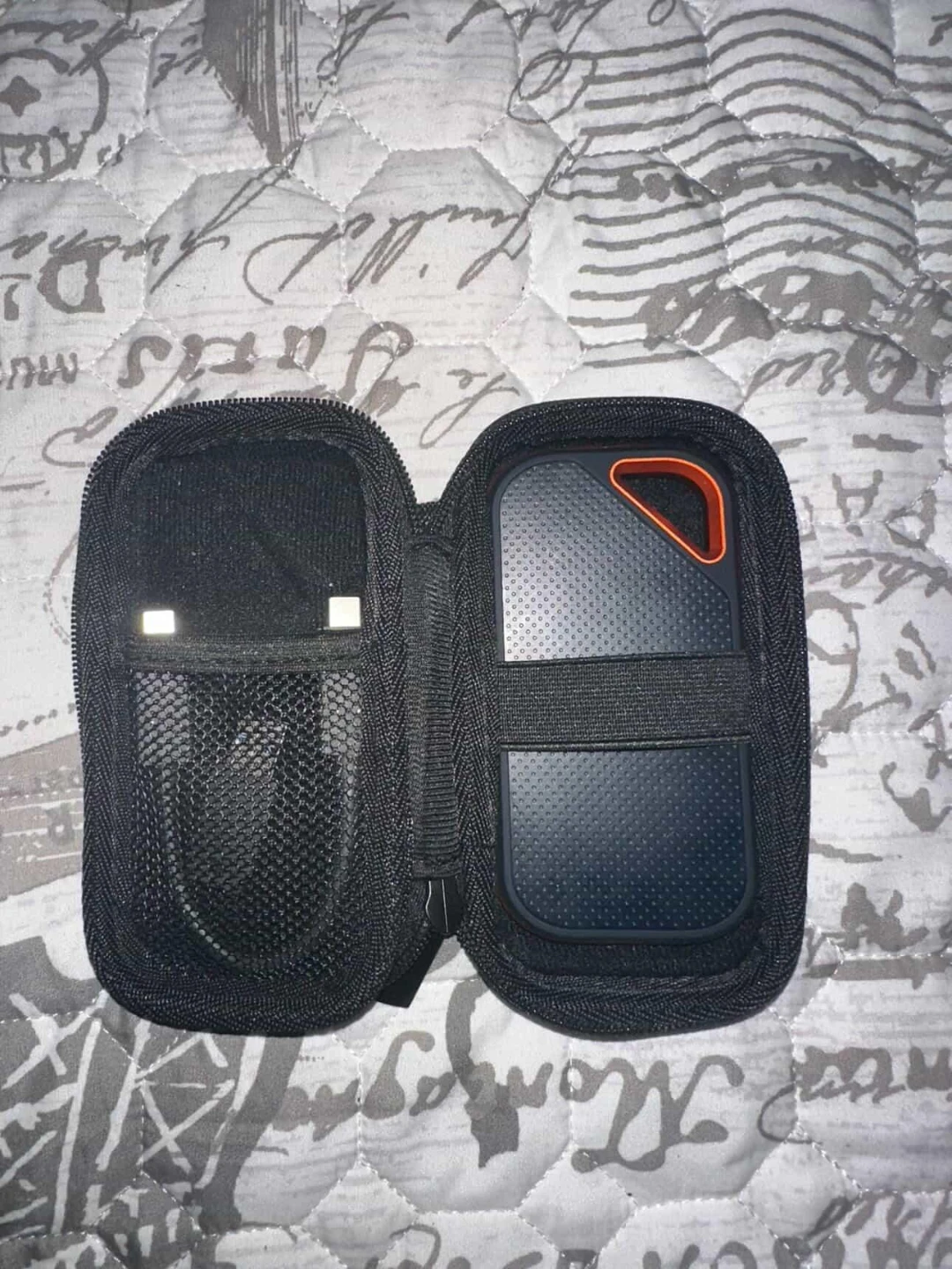 SanDisk 2TB Extreme Pro Portable SSD with Case - photo 3