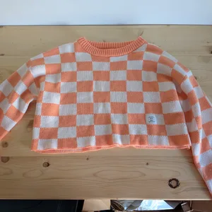 SHEIN Checkerboard Cropped Sweater - Peach & White (Medium)