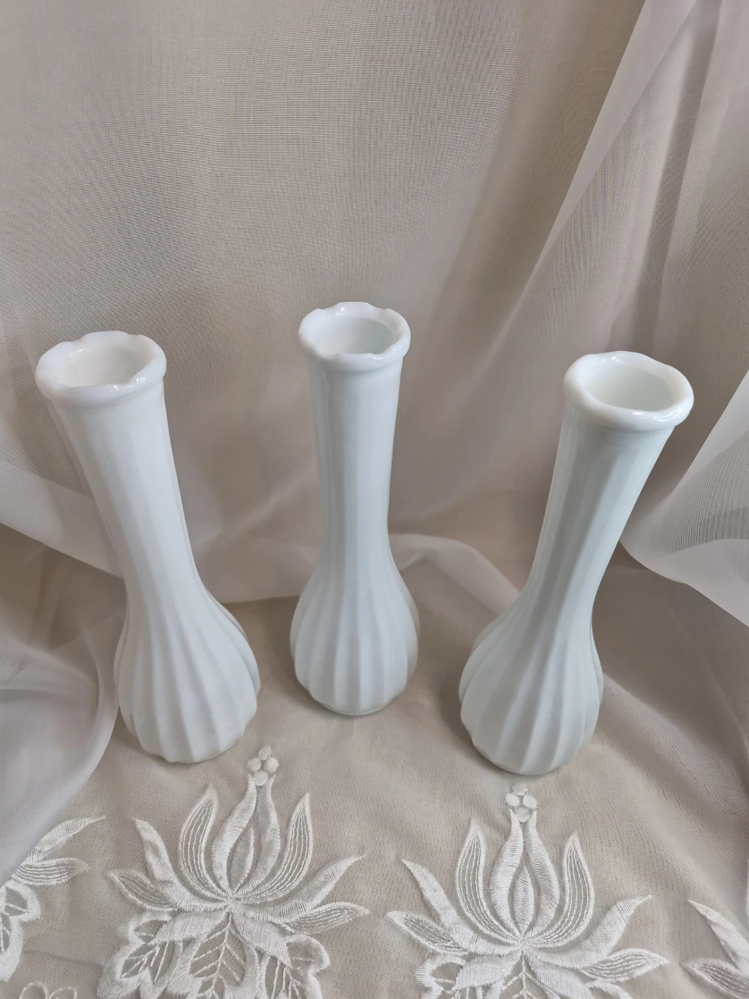 Set of 3 Vintage White Milk Glass 8 3/4" Tall Matching Vases - photo 5