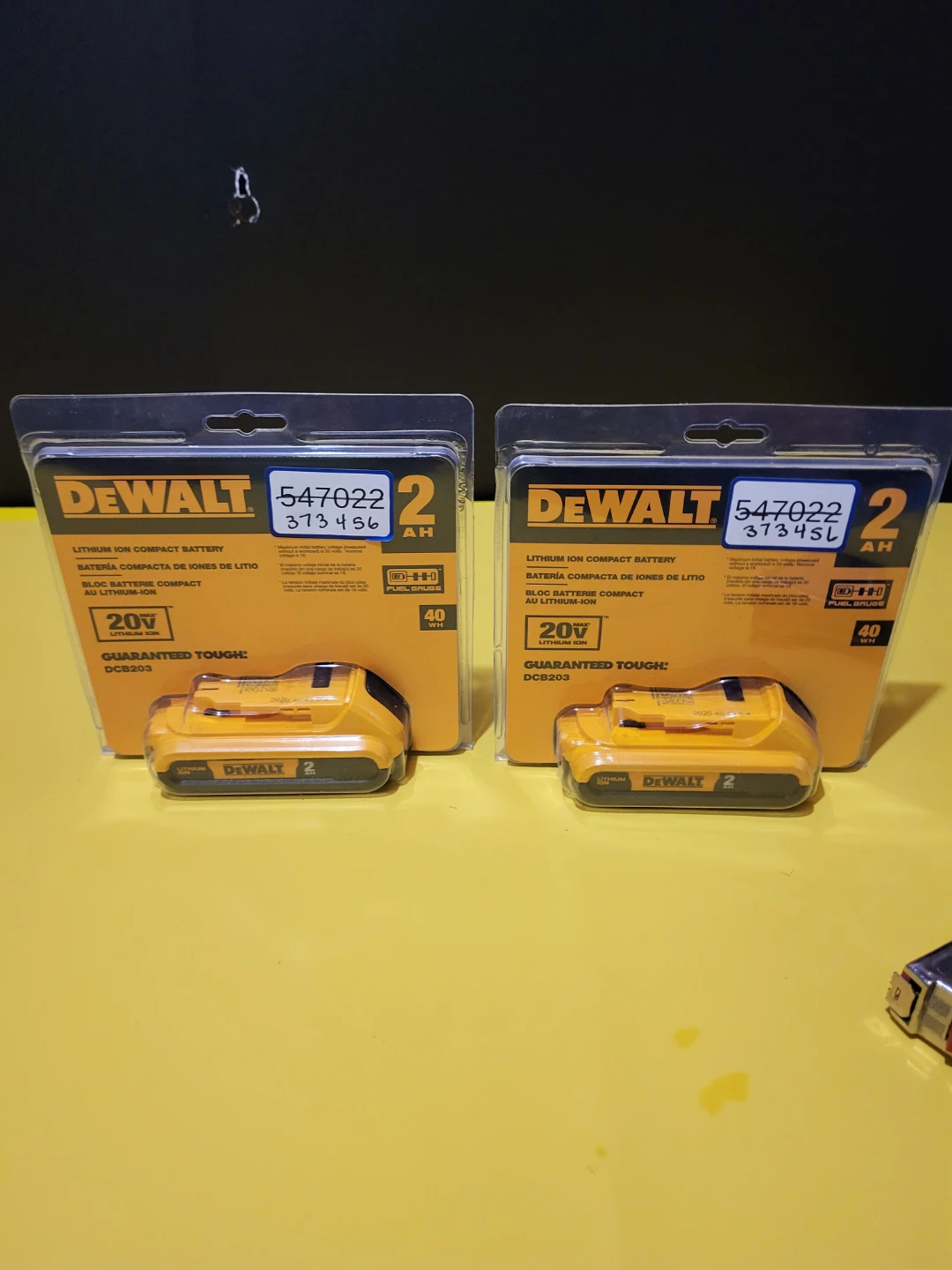 2x DeWalt 20V MAX Lithium Ion Compact Batteries DCB203 2Ah