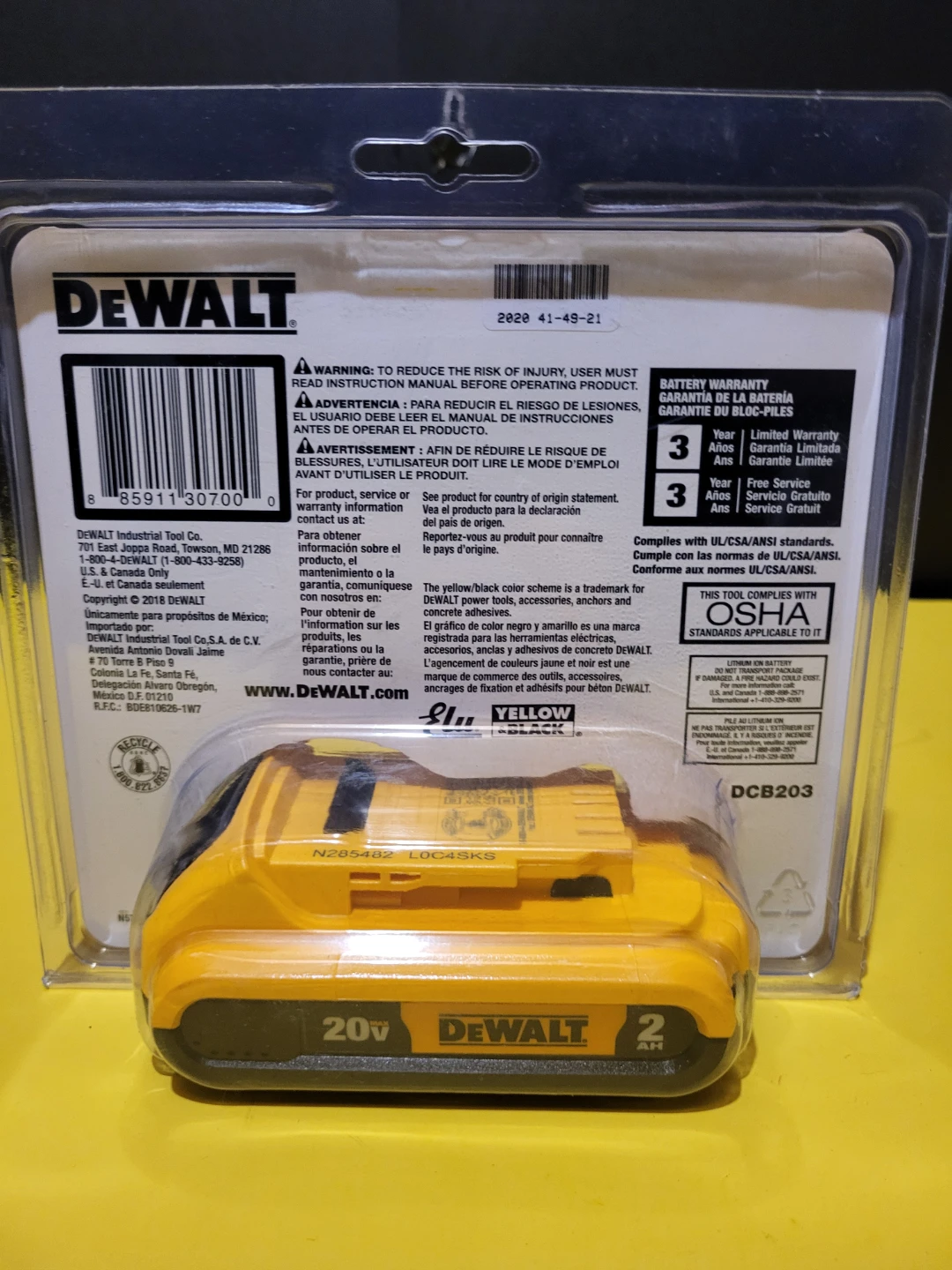 2x DeWalt 20V MAX Lithium Ion Compact Batteries DCB203 2Ah - photo 3