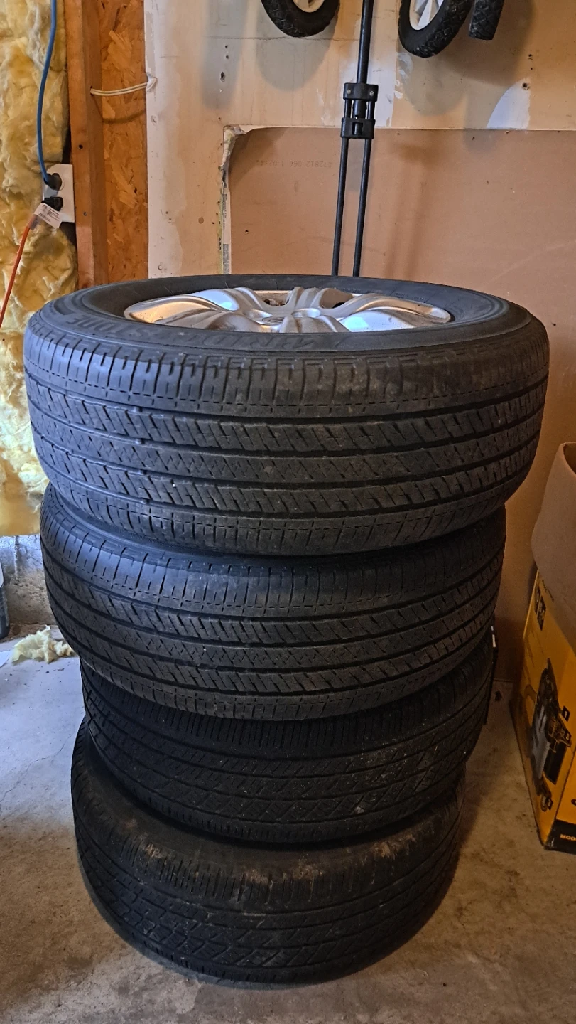 Honda odyssey Bridgestone Tire 235/65R16