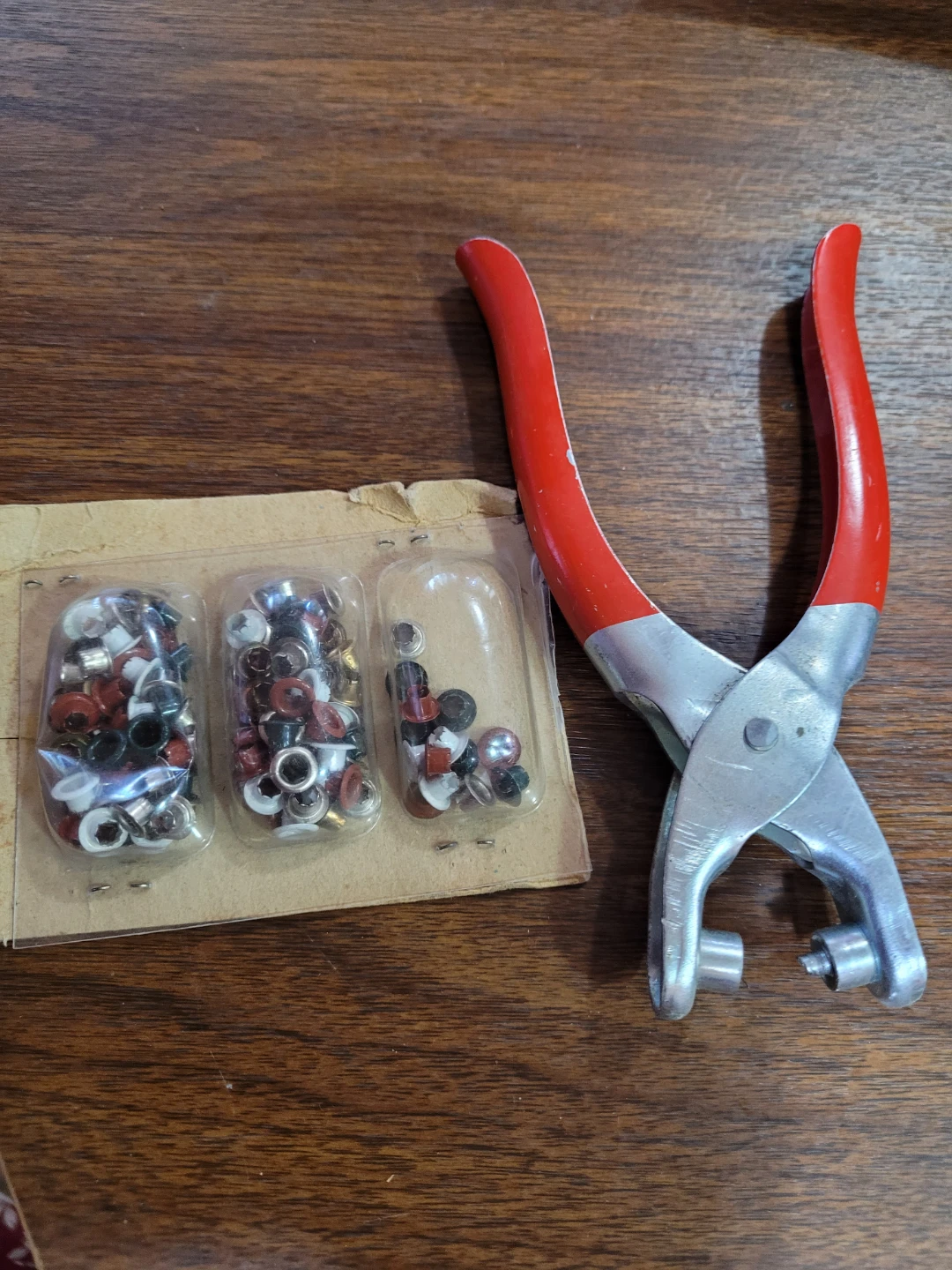 Grommet Plier Tool with Assorted Grommets - photo 2