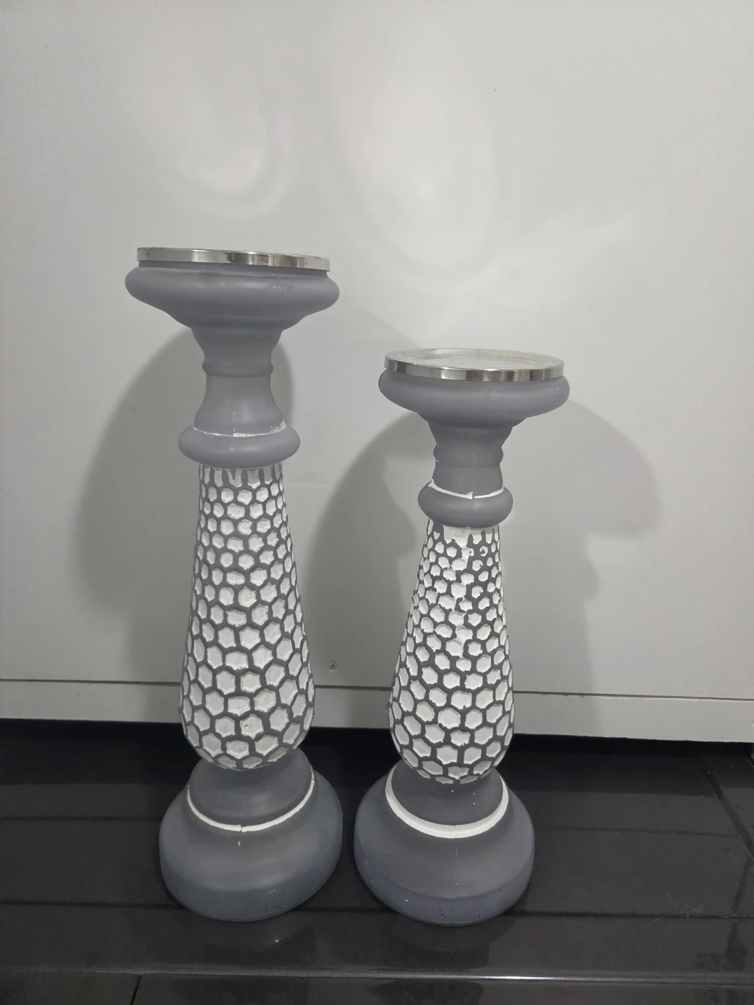 Set of 2 Gray and White Candlesticks