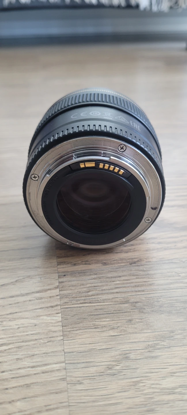 Canon USM EF 85mm f1.8 AF lens - photo 3