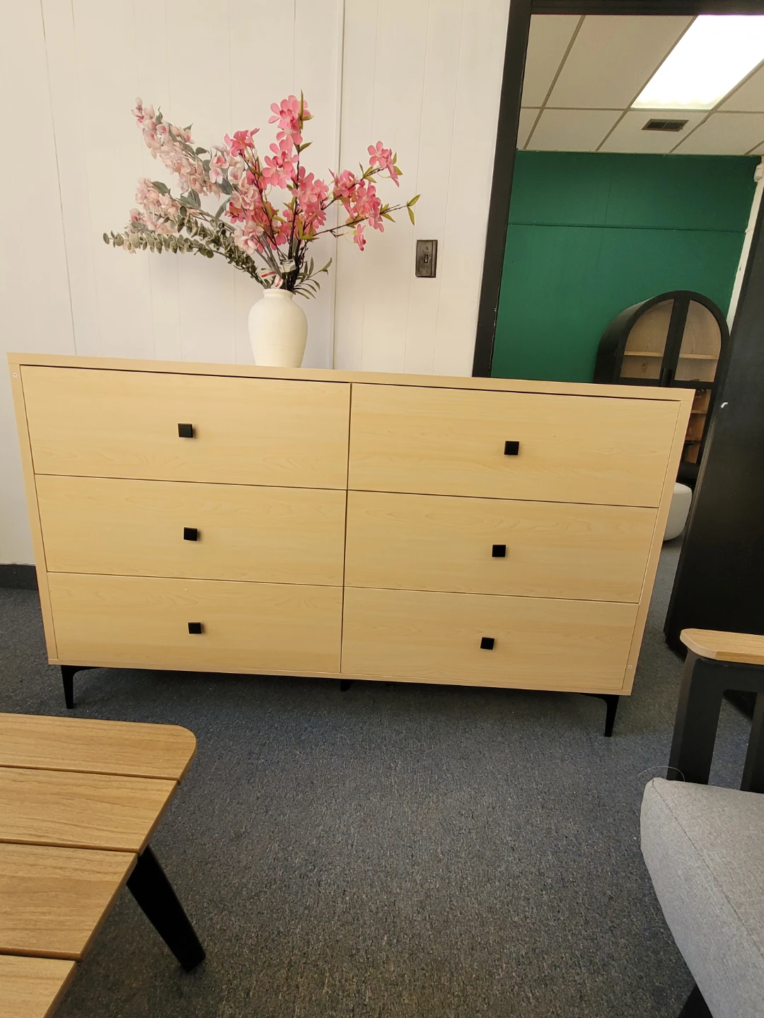 Light Wood 6-Drawer Dresser