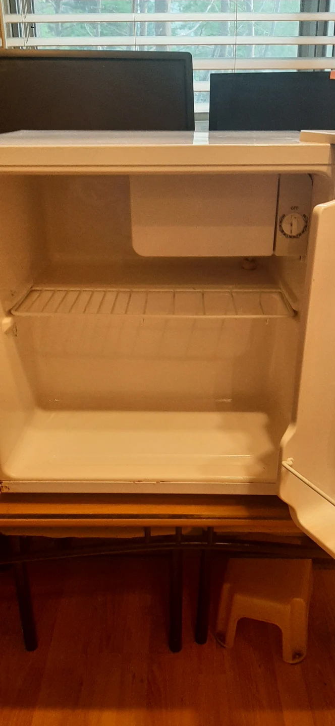White Danby Compact Mini Fridge - photo 2
