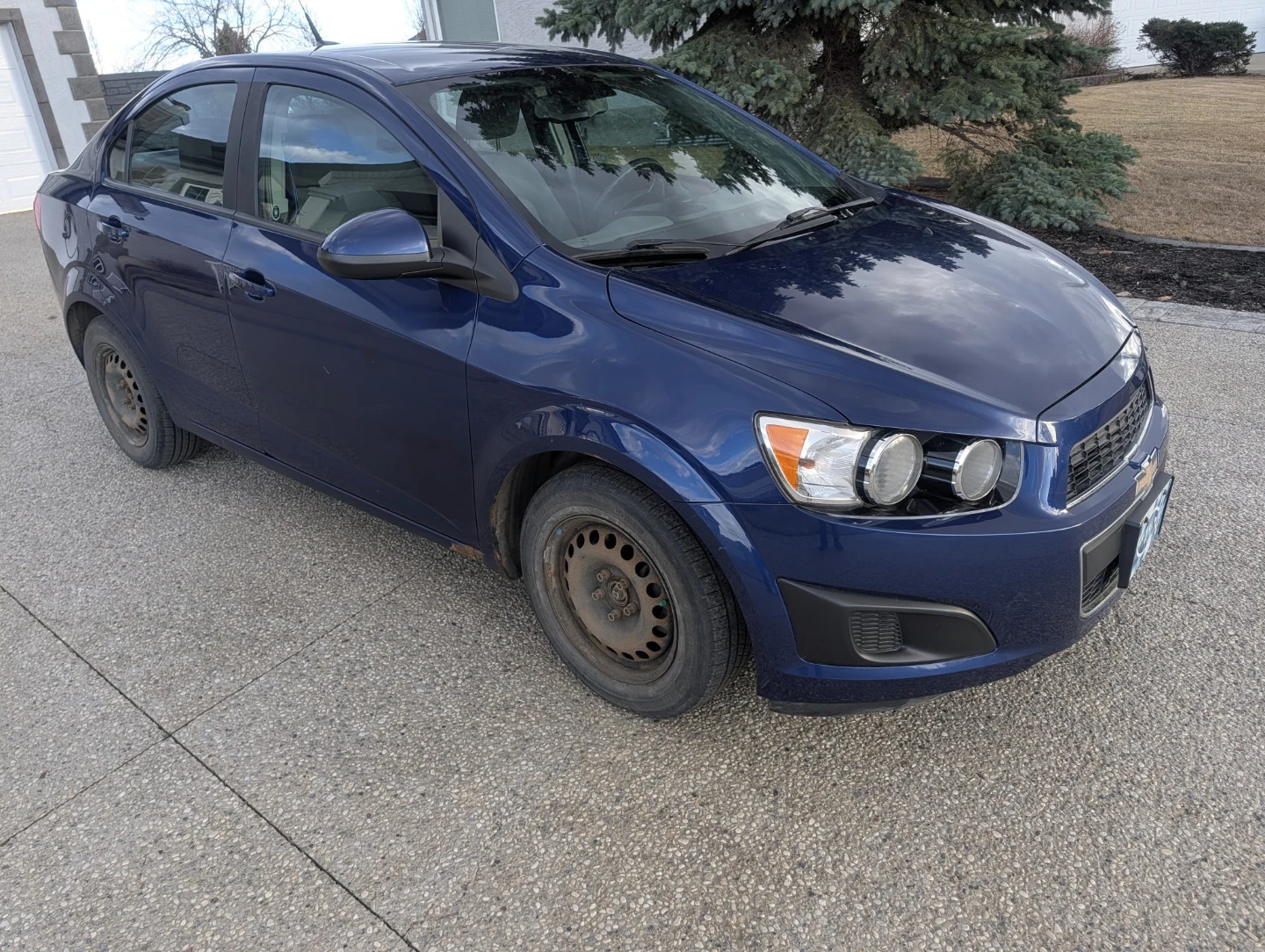 2013 Chevrolet Sonic Sedan - Great on gas - photo 2