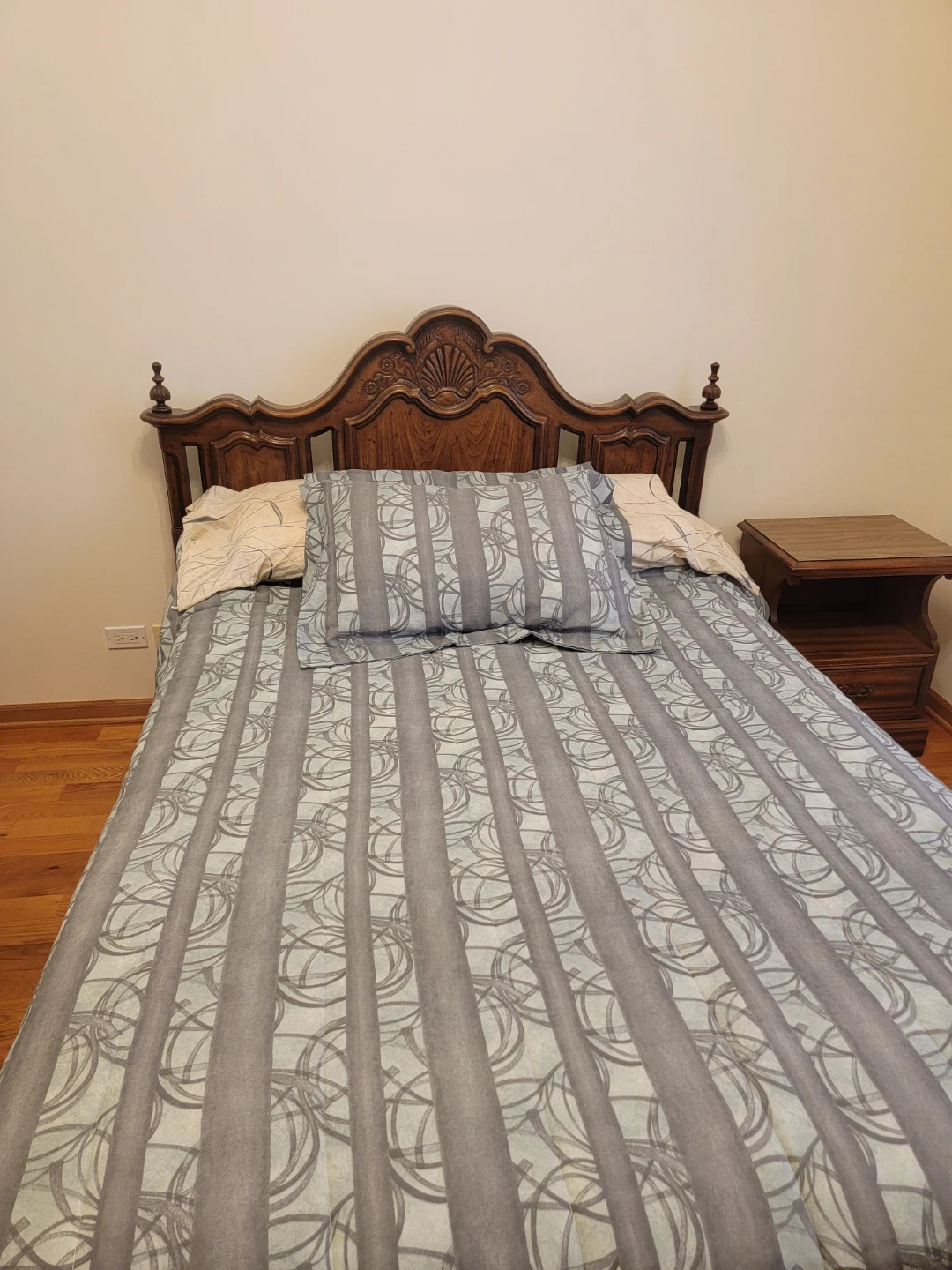 Vintage Cherry Wood Bedroom Set - photo 5